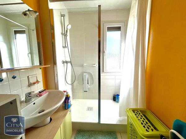 Appartement à louer 4 pièces 77m² Bourg-en-Bresse (01000)