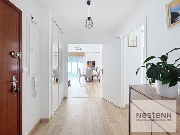 T3 rénové avec terrasse exposée sud-ouest à Fréjus Plage, lumineux, garage et parking