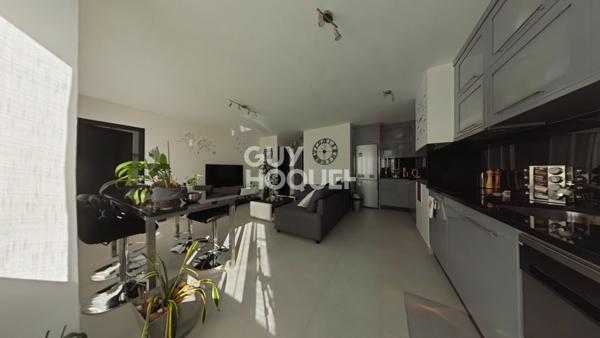 COUP DE COEUR À 10 MINUTES A PIED DU RER A ET E