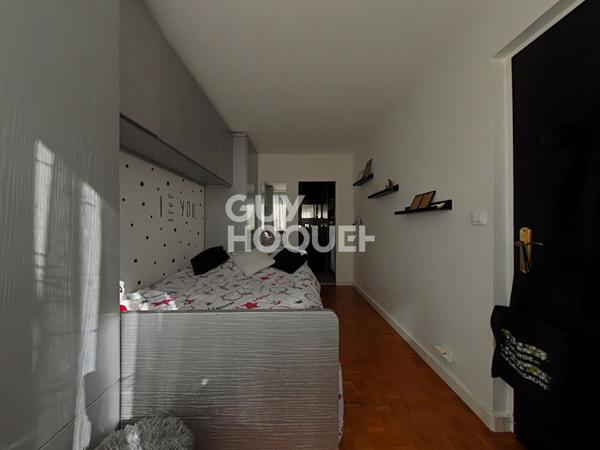 COUP DE COEUR À 10 MINUTES A PIED DU RER A ET E