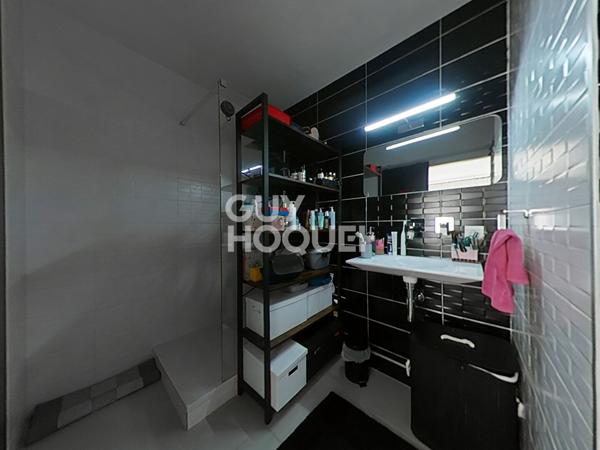 COUP DE COEUR À 10 MINUTES A PIED DU RER A ET E