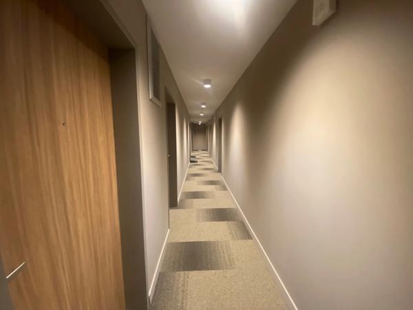 LA ROCHE SUR YON PENTAGONE DANS RESIDENCE SECURISEE STUDIO MEUBLE 20M² AU PIED DE LA PLACE NAPOLEON