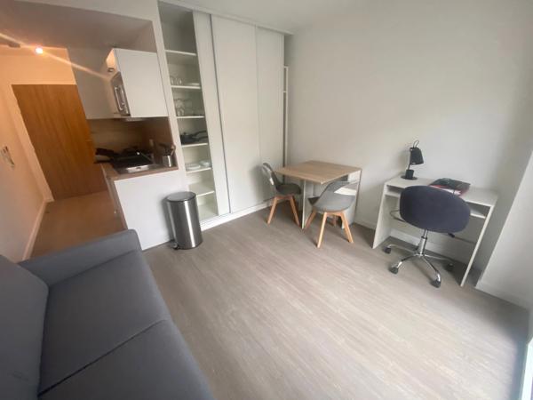LA ROCHE SUR YON PENTAGONE DANS RESIDENCE SECURISEE STUDIO MEUBLE 20M² AU PIED DE LA PLACE NAPOLEON