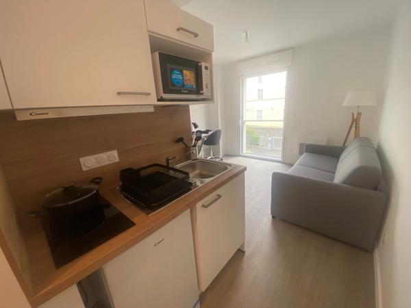 LA ROCHE SUR YON PENTAGONE DANS RESIDENCE SECURISEE STUDIO MEUBLE 20M² AU PIED DE LA PLACE NAPOLEON