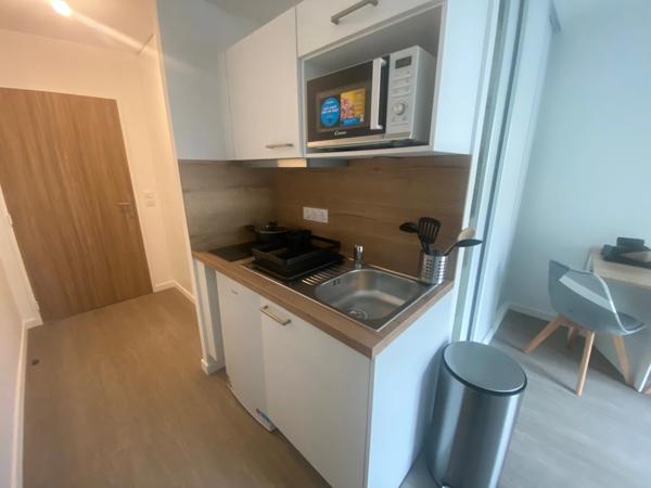 LA ROCHE SUR YON PENTAGONE DANS RESIDENCE SECURISEE STUDIO MEUBLE 20M² AU PIED DE LA PLACE NAPOLEON