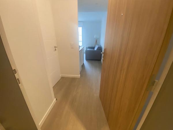 LA ROCHE SUR YON PENTAGONE DANS RESIDENCE SECURISEE STUDIO MEUBLE 20M² AU PIED DE LA PLACE NAPOLEON