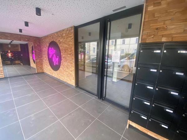 LA ROCHE SUR YON PENTAGONE DANS RESIDENCE SECURISEE STUDIO MEUBLE 20M² AU PIED DE LA PLACE NAPOLEON