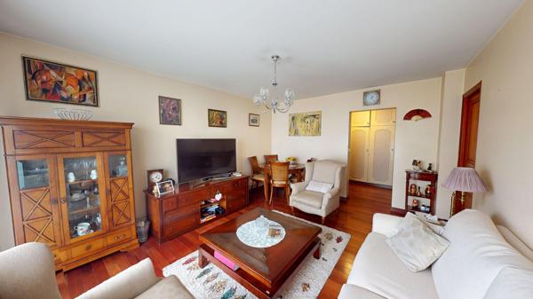 VILLEMOMBLE , HYPER CENTRE , FAMILIAL, LUMINEUX & TOUT À PIED