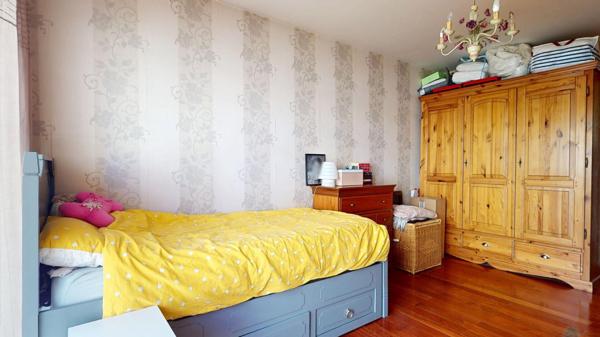 VILLEMOMBLE , HYPER CENTRE , FAMILIAL, LUMINEUX & TOUT À PIED