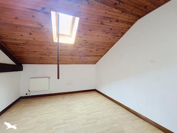 Immeuble 87 920 € Le Dorat 8 p 247 m² DPE D