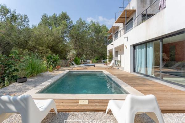 Maison contemporaine à l’orée de la pinède