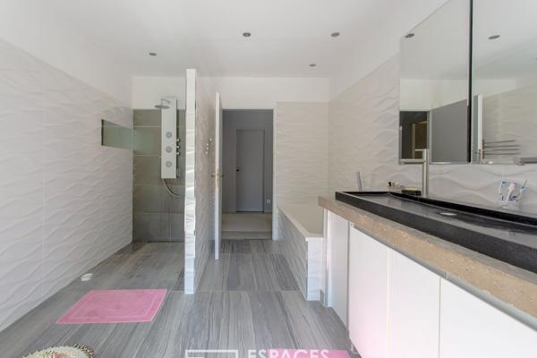 Maison contemporaine à l’orée de la pinède