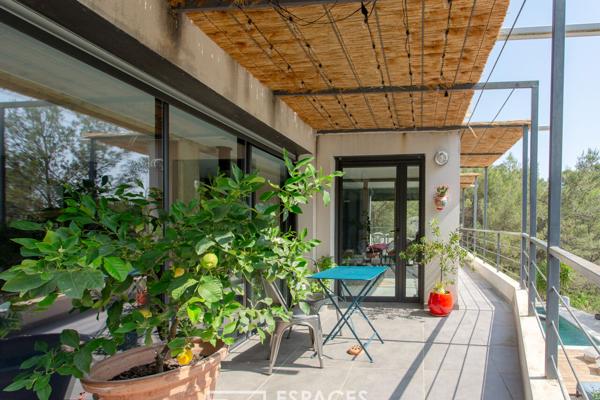 Maison contemporaine à l’orée de la pinède