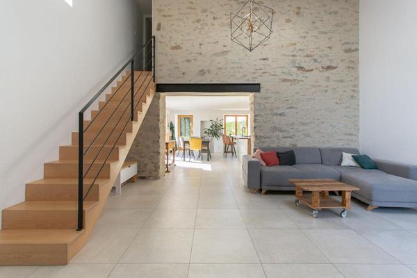 Maison Clisson 4 P . 3 Chs . 109.64 M² . T 952 M² . Terrasse . Dépendances