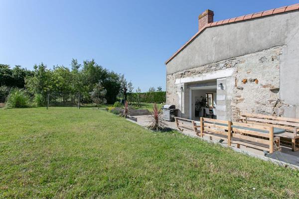 Maison Clisson 4 P . 3 Chs . 109.64 M² . T 952 M² . Terrasse . Dépendances