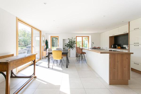 Maison Clisson 4 P . 3 Chs . 109.64 M² . T 952 M² . Terrasse . Dépendances