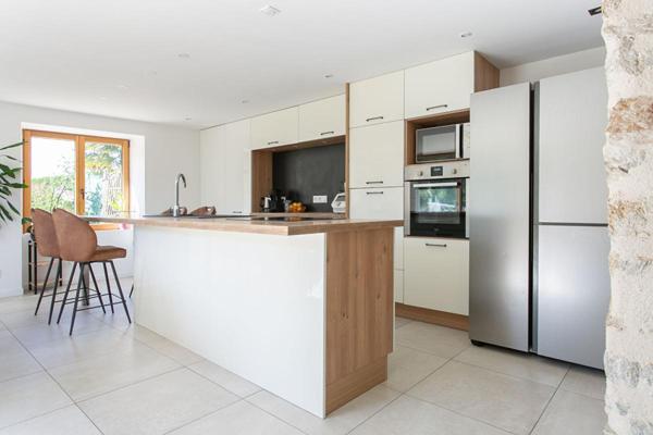 Maison Clisson 4 P . 3 Chs . 109.64 M² . T 952 M² . Terrasse . Dépendances