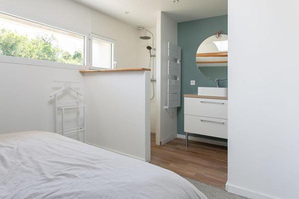 Maison Clisson 4 P . 3 Chs . 109.64 M² . T 952 M² . Terrasse . Dépendances