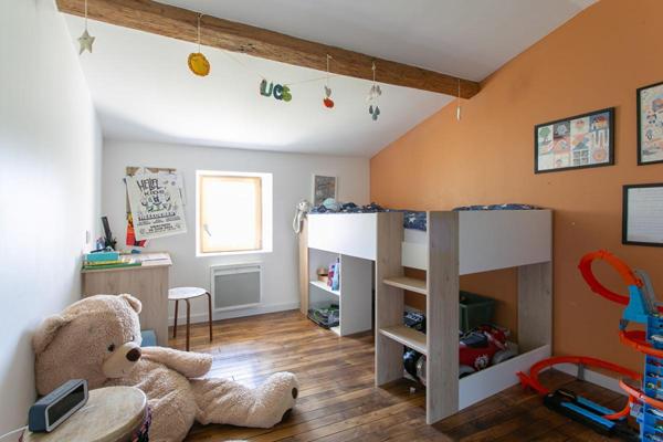 Maison Clisson 4 P . 3 Chs . 109.64 M² . T 952 M² . Terrasse . Dépendances