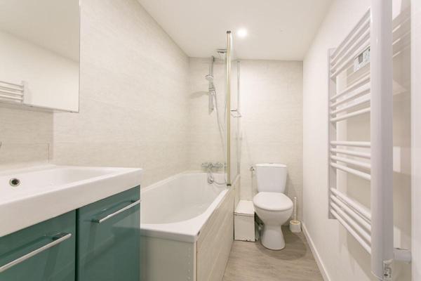 Maison Clisson 4 P . 3 Chs . 109.64 M² . T 952 M² . Terrasse . Dépendances