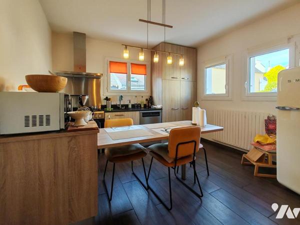 2105 - DEUX MAISONS A PROXIMITE IMMEDIATE DE LA MER