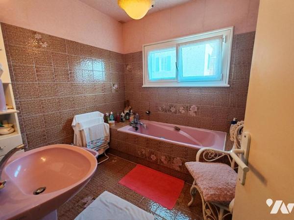 2105 - DEUX MAISONS A PROXIMITE IMMEDIATE DE LA MER