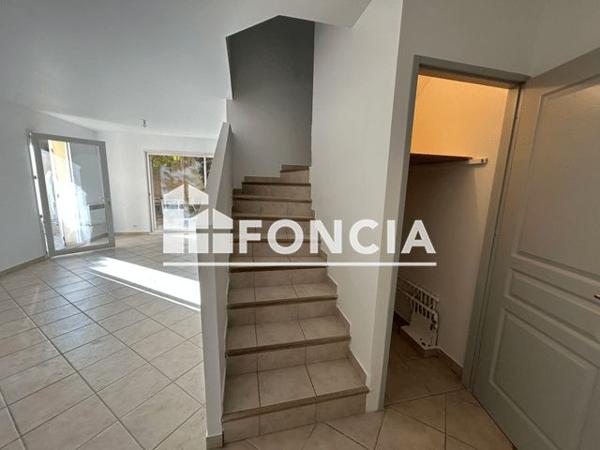 Location Appartement 5 pièces 96.4 m² - 18 RUE JULES FERRY Rians 83560