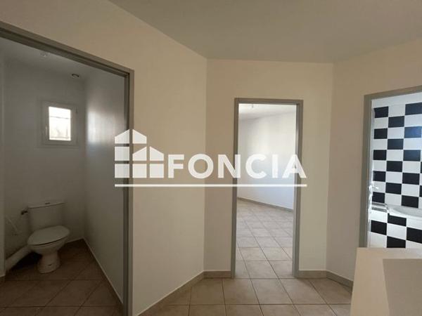 Location Appartement 5 pièces 96.4 m² - 18 RUE JULES FERRY Rians 83560