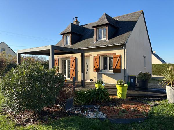 Maison à vendre à Beaufort en Anjou avec terrain de 4000 m2 et grande dépendance.
