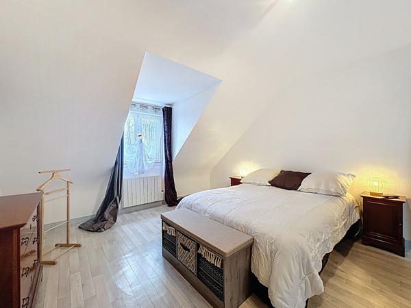 Maison à vendre à Beaufort en Anjou avec terrain de 4000 m2 et grande dépendance.