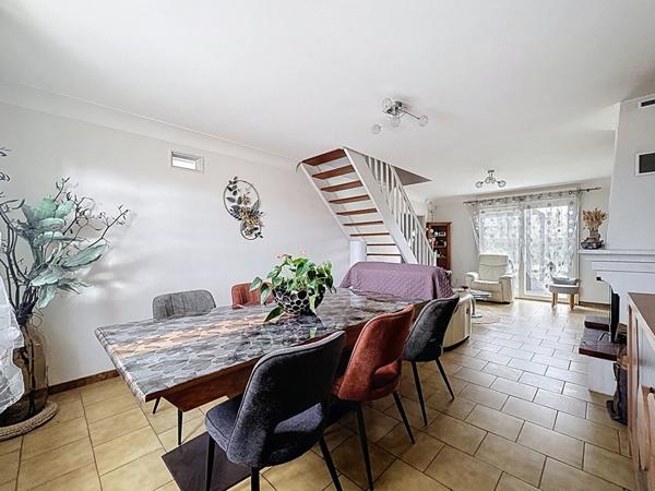 Maison à vendre à Beaufort en Anjou avec terrain de 4000 m2 et grande dépendance.