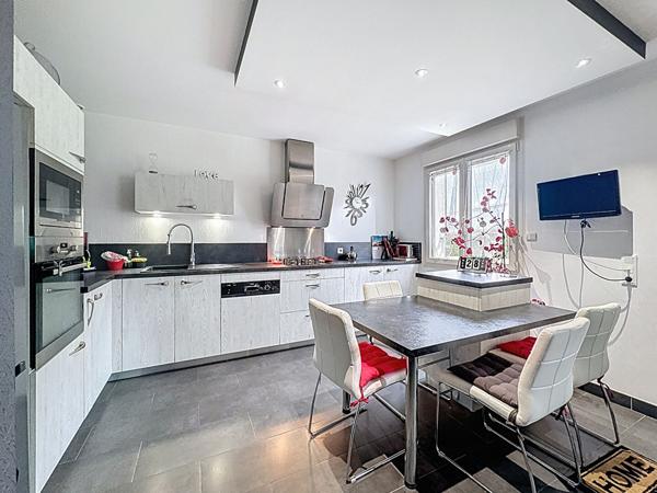 Maison à vendre à Beaufort en Anjou avec terrain de 4000 m2 et grande dépendance.