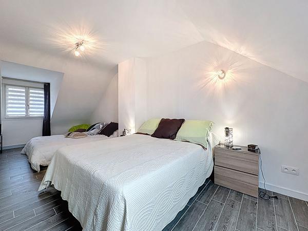 Maison à vendre à Beaufort en Anjou avec terrain de 4000 m2 et grande dépendance.