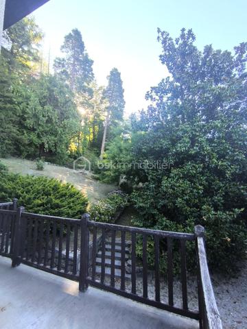 Rare sur le secteur ! En plein cœur de Voiron, à deux pas de toutes les commodités, cette demeure pleine de charme vous invite à un véritable coup de cœur. Nichée dans un parc arboré de plus de 5000 m², elle offre une vue imprenable sur les massifs environnants — un cadre de vie exceptionnel, à quelques minutes du centre-ville.

📍 Emplacement
En plein centre de Voiron
À proximité immédiate de toutes commodités (commerces, écoles, transports)
Vue imprenable sur les massifs

🌳 Extérieurs
Parc arboré de plus de 5000 m²
Cadre verdoyant et préservé, calme assuré
Garage double non accolé à la maison

🏠 Intérieurs
Surface utile de plus de 300 m²
2 étages
Combles aménageables (parquet déjà posé)
Sous-sol complet

✨ À prévoir
Un grand rafraîchissement pour la remettre à votre goût et révéler tout son potentiel
Terrain non constructible et non piscinable (PLU en vigueur)

Une maison à fort potentiel, dans un écrin de verdure rare en plein centre-ville. Contactez-nous vite pour une visite, les biens de ce type ne restent jamais longtemps sur le marché !

📞 Pour plus d'informations ou organiser une visite, contactez Anaïs Emptaz au 06 85 15 52 63.
Cette annonce vous est présentée par votre agent commercial BSK Immobilier ANAÏS EMPTAZ-COLOMB (EI) immatriculé au RSAC de GRENOBLE (38000) sous le numéro 88235476400046.
