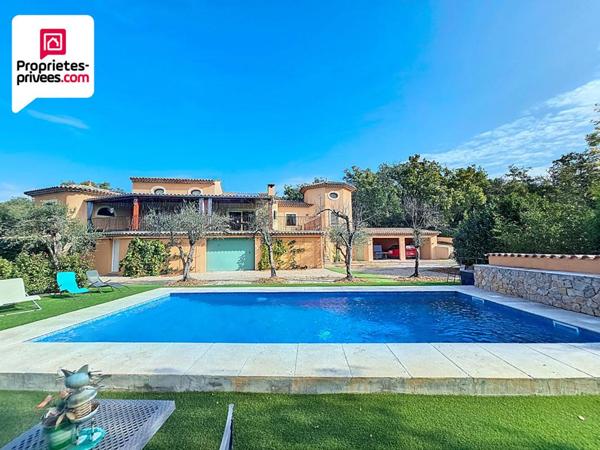 PROPRIETE  9 pièces 249 m2 avec Annexes, Piscine et terrain paysager de 4000 m2
