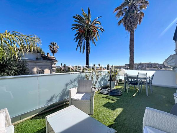 GOLFE JUAN - Villa Bourgeoise - 357m² - Proche mer - 10 appartements - Terrain 632m² - Parkings - Sud