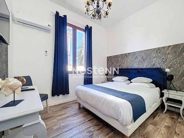 GOLFE JUAN - Villa Bourgeoise - 357m² - Proche mer - 10 appartements - Terrain 632m² - Parkings - Sud