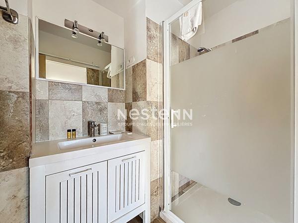 GOLFE JUAN - Villa Bourgeoise - 357m² - Proche mer - 10 appartements - Terrain 632m² - Parkings - Sud