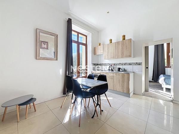 GOLFE JUAN - Villa Bourgeoise - 357m² - Proche mer - 10 appartements - Terrain 632m² - Parkings - Sud