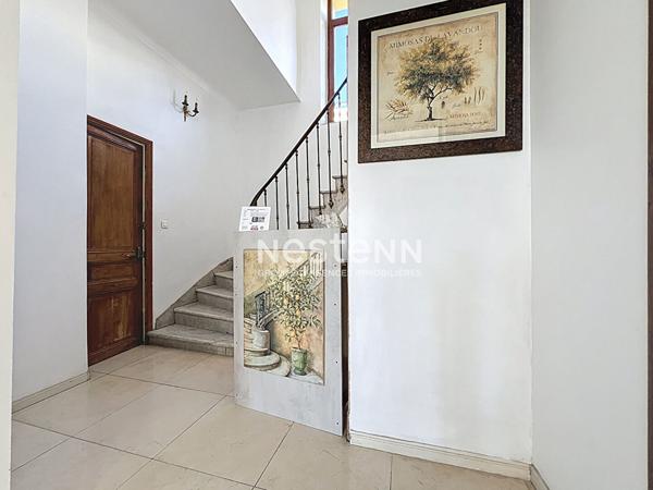 GOLFE JUAN - Villa Bourgeoise - 357m² - Proche mer - 10 appartements - Terrain 632m² - Parkings - Sud