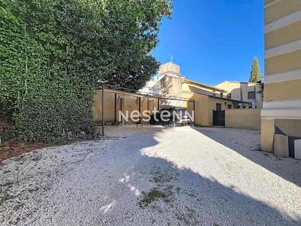 GOLFE JUAN - Villa Bourgeoise - 357m² - Proche mer - 10 appartements - Terrain 632m² - Parkings - Sud