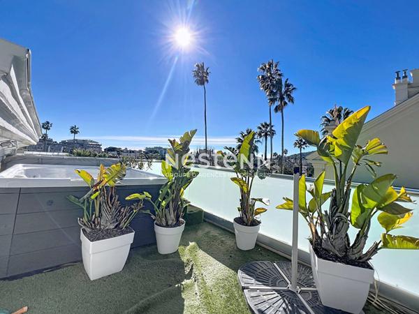 GOLFE JUAN - Villa Bourgeoise - 357m² - Proche mer - 10 appartements - Terrain 632m² - Parkings - Sud