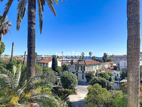 GOLFE JUAN - Villa Bourgeoise - 357m² - Proche mer - 10 appartements - Terrain 632m² - Parkings - Sud