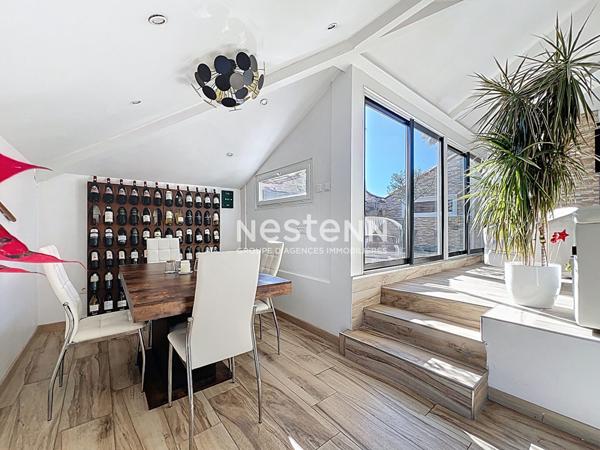 GOLFE JUAN - Villa Bourgeoise - 357m² - Proche mer - 10 appartements - Terrain 632m² - Parkings - Sud