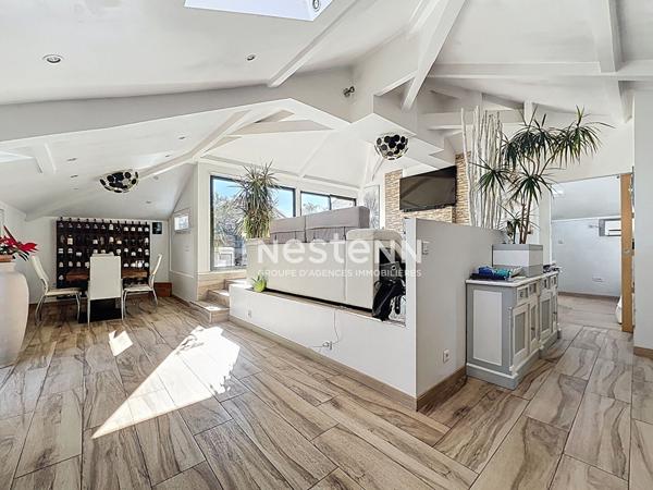 GOLFE JUAN - Villa Bourgeoise - 357m² - Proche mer - 10 appartements - Terrain 632m² - Parkings - Sud