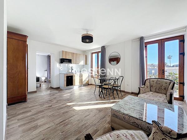 GOLFE JUAN - Villa Bourgeoise - 357m² - Proche mer - 10 appartements - Terrain 632m² - Parkings - Sud