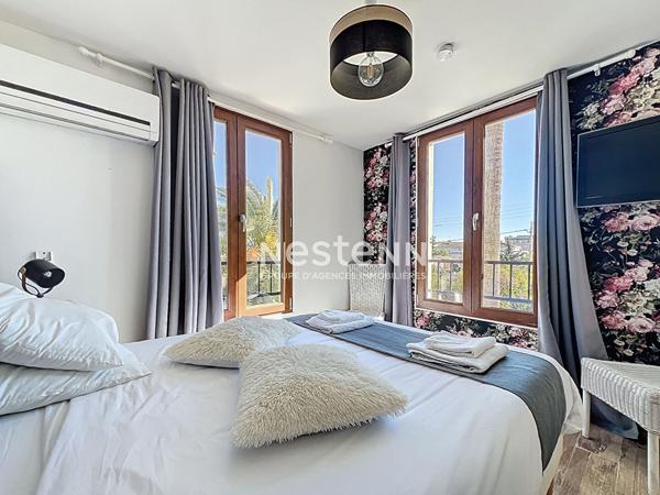 GOLFE JUAN - Villa Bourgeoise - 357m² - Proche mer - 10 appartements - Terrain 632m² - Parkings - Sud