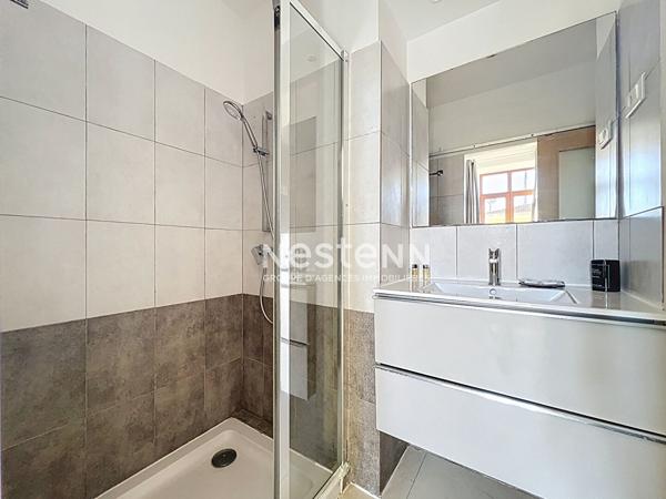 GOLFE JUAN - Villa Bourgeoise - 357m² - Proche mer - 10 appartements - Terrain 632m² - Parkings - Sud