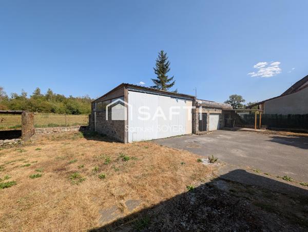 ENSEMBLE DE 2 HABITATIONS AVEC GARAGES ET JARDIN