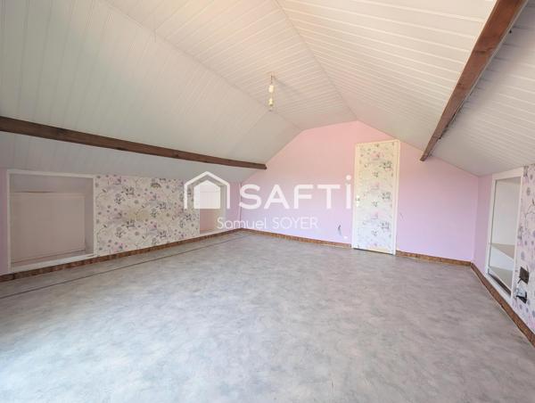 ENSEMBLE DE 2 HABITATIONS AVEC GARAGES ET JARDIN